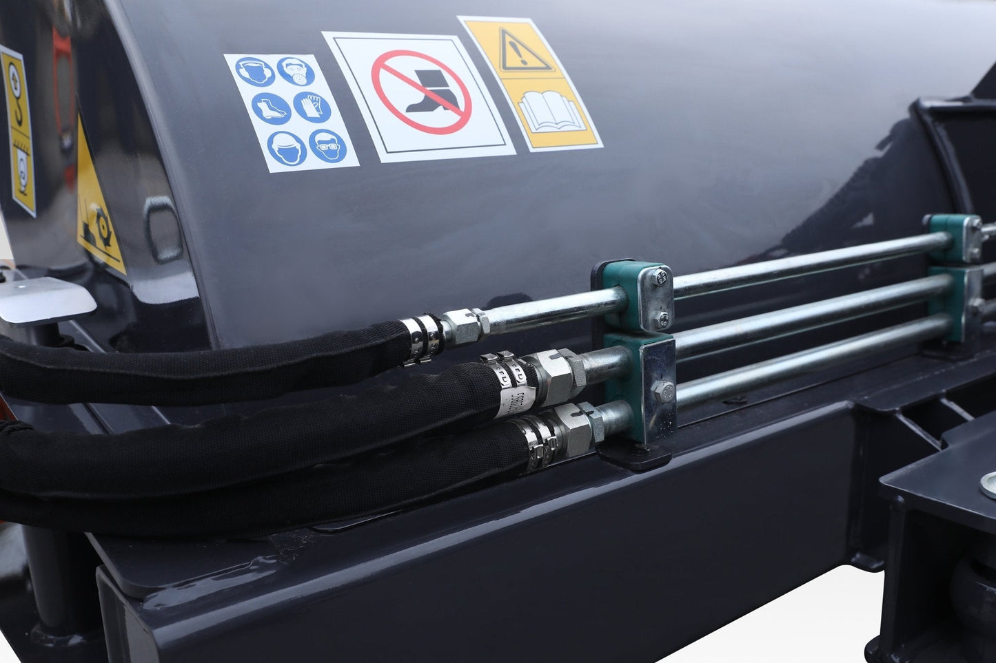 HCN Skid Steer Angle Broom for CAT Bobcat loaders