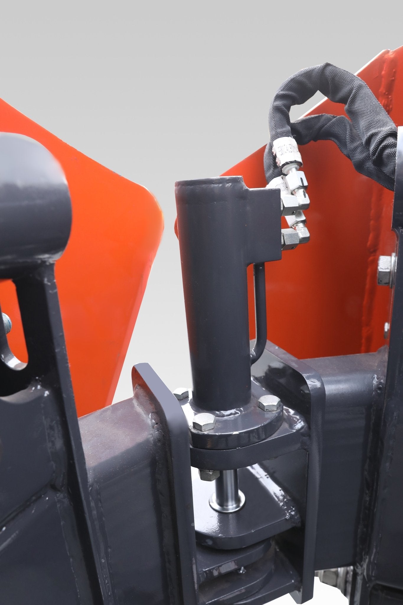 HCN Skid Steer Tree Spade, 33"-45" Root Ball Diameter, 4 HARDOX steel blades
