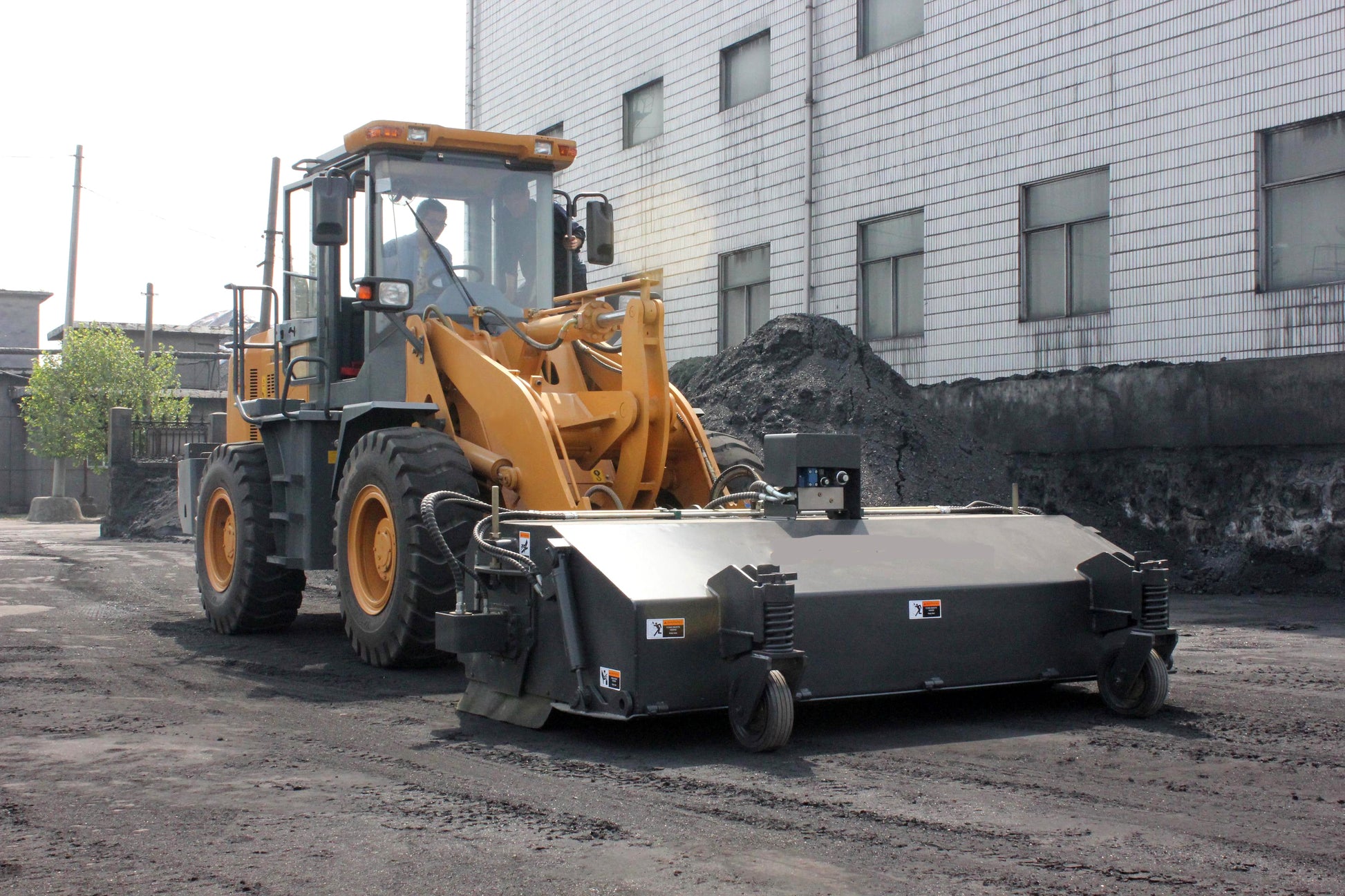 HCN Wheel loader Front mode broom